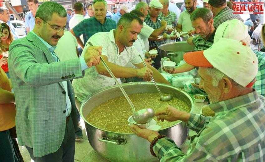 AĞIZLAR AŞURE İLE TATLANDI