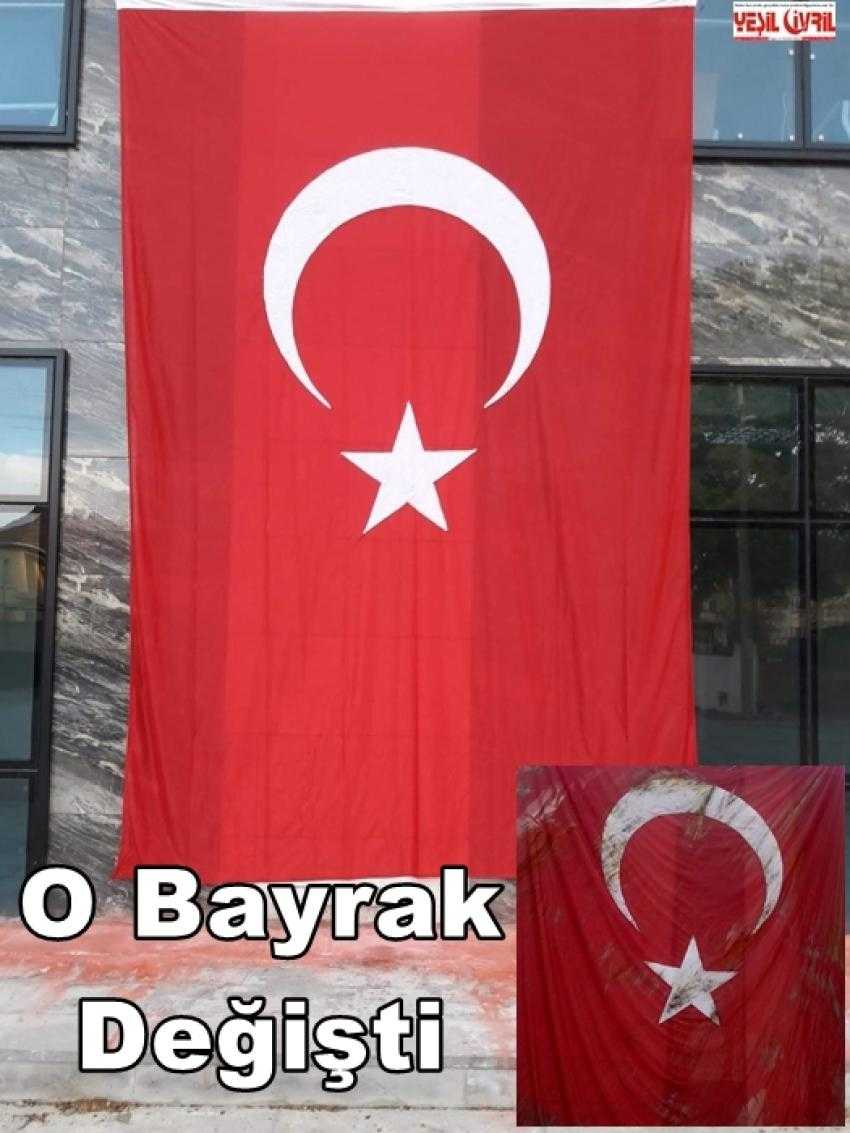 O BAYRAK DEĞİŞTİRİLDİ