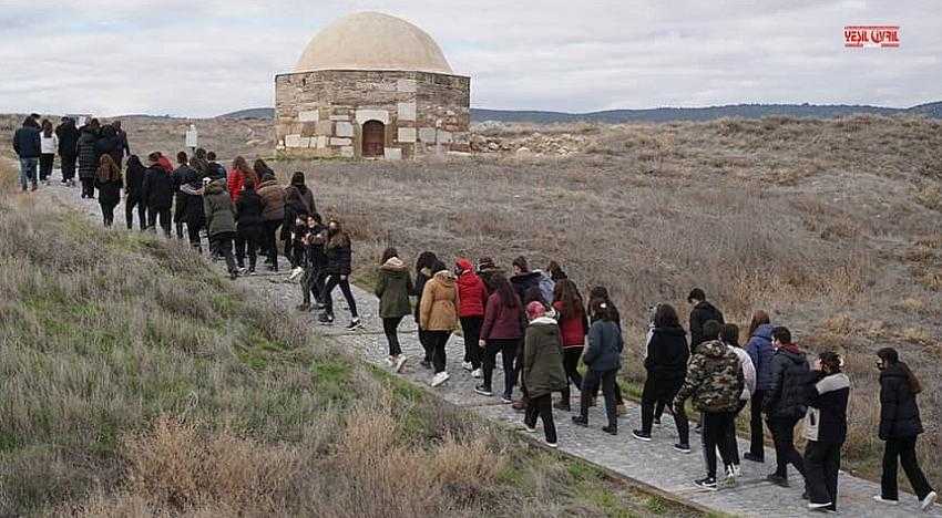 ÇİVRİLLİ ÖĞRENCİLER BEYCESULTAN KAZI ALANINI GEZDİ