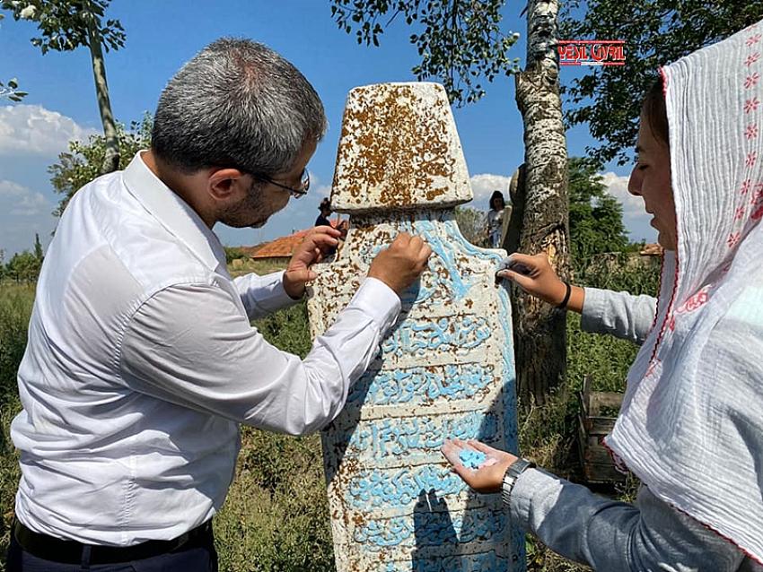 ÇİVRİL’DE MEZAR TAŞLARI TEK TEK OKUNUYOR