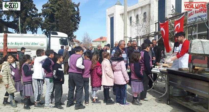 GÜRPINAR’DA İDLİB ŞEHİTLERİ İÇİN LOKMA DÖKTÜRÜLDÜ