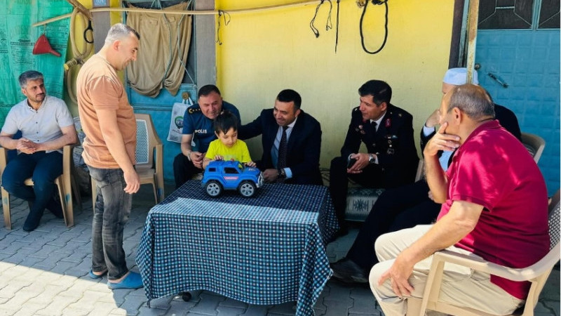 ÇİVRİL’DE BAYRAMLAŞMA GELENEĞİ DEĞİŞMEDİ