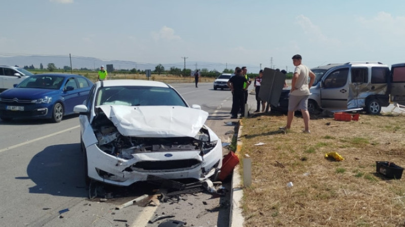 ÇİVRİL MENTEŞ KAVŞAĞINDA FECİ KAZA