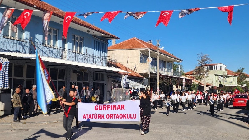 Cumhuriyet Coşkusu Mahallelerde Gönüllere Doldu