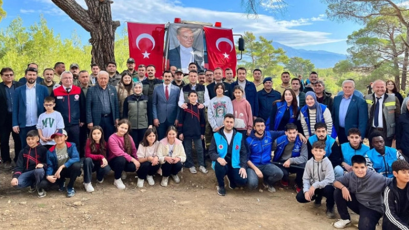 Çivril'de Yüzlerce Fidan Toprakla Buluştu