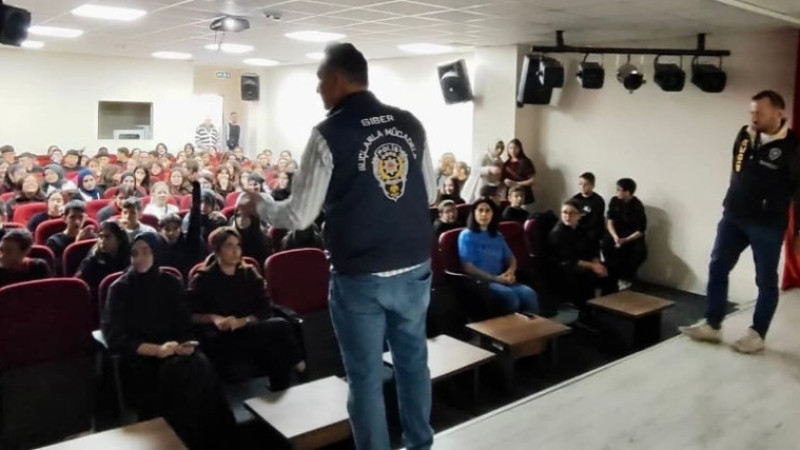 Ortaokul Öğrencilerine Akran Zorbalığı Anlatıldı