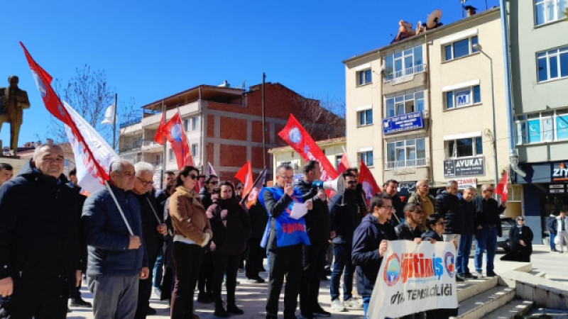 Öğretmenler “Eğitimde şiddete hayır” Sloganıyla Bir Araya Geldi.