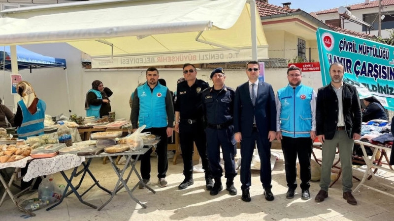 Çivril'de İki İnsan Bir Hayat Kermesine Yoğun İlgi