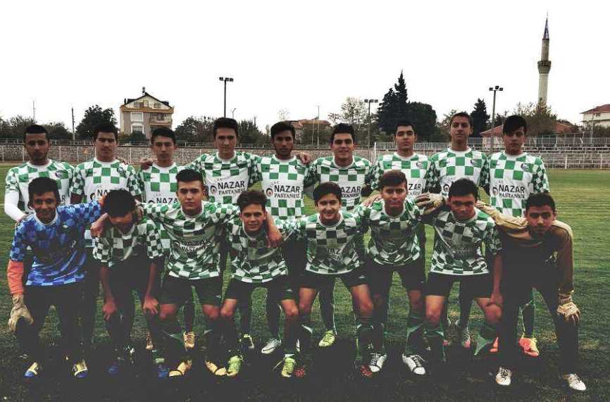 U -17 RAKİBİNE ACIMADI