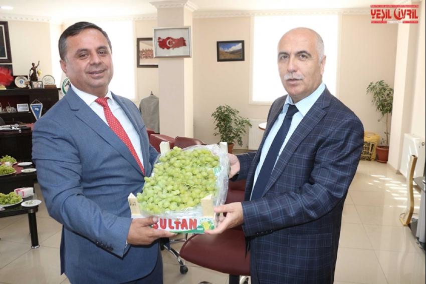 BAŞKAN AKCAN, “E-TİCARET” DEDİ VALİ ÖVGÜ YAĞDIRDI